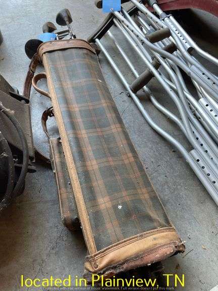 VINTAGE GOLF CLUBS AND BAG