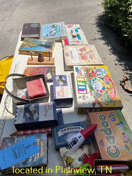 ASST CHILDREN'S TOYS/BOARD GAMES/CHALK/BOOKS/PUZZLES