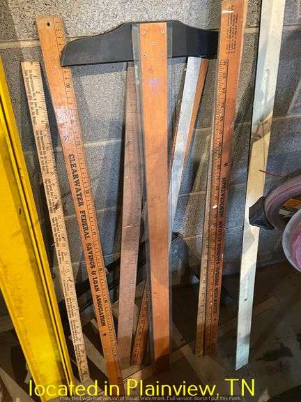 LOT OF FRAMING SQUARES/YARD STICKS/DRYWALL T SQUARE/(2) FIBERGLASS 42" CHANNELS