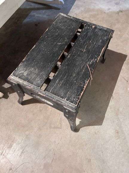 ROCKING WOODEN BENCH/PET DOOR/WATER HOSE WAND/TRAY/FOOTSTOOL