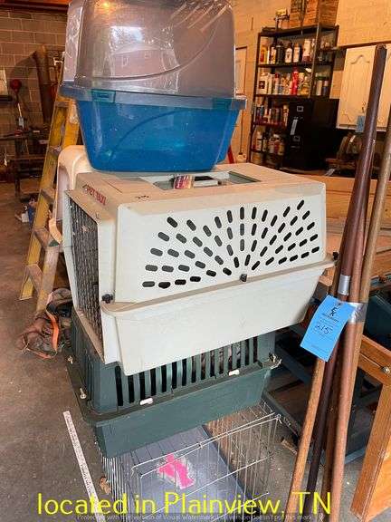 METAL ANIMAL KENNEL/(3) PLASTIC ANIMAL CARRIERS/(2) LITTER BOXES