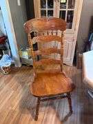 48X36X29 KITCHEN TABLE WITH 12" LEAF & (4) ROLLING CHAIRS AND BAG OF ASSORTED PLASTIC AND FABRIC TAB