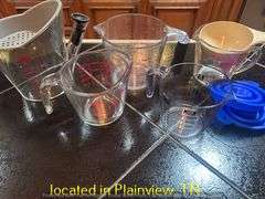 MEASURING CUPS AND UTENSILS
