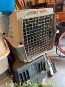 METAL ANIMAL KENNEL/(3) PLASTIC ANIMAL CARRIERS/(2) LITTER BOXES
