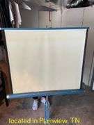DA-LITE COMET PROJECTOR SCREEN & BELL HOWELL PROJECTOR-OPERATION UNKNOWN