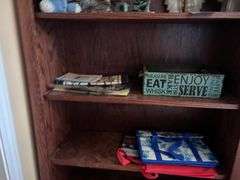 32X10.5X61 BOOKDHELF AND CONTENTS