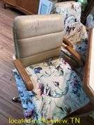 48X36X29 KITCHEN TABLE WITH 12" LEAF & (4) ROLLING CHAIRS AND BAG OF ASSORTED PLASTIC AND FABRIC TAB