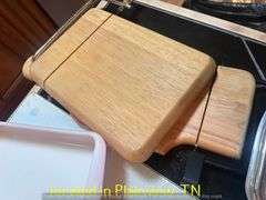 VINATGE PYREX/PLASTIC CHARGERS&SERVING TRAYS/CASSEROLE DISH/2CHEESE BOARDS/CUTTING BOARDS