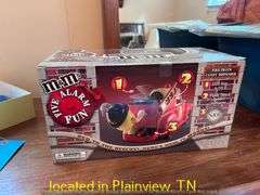 UNOPENED M & M LIMITED EDITION COLLECTIBLE FIRETRUCK CANY DISPENSER