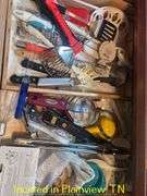 MEASURING CUPS AND UTENSILS