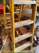 6' STEP LADDER