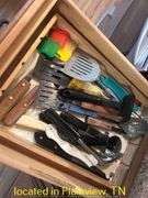 MEASURING CUPS AND UTENSILS