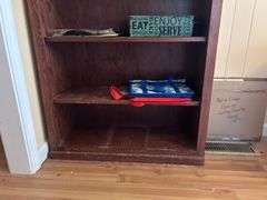 32X10.5X61 BOOKDHELF AND CONTENTS