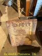 QTY (2) RUBBER & QTY (2) METAL WHEEL BLOCKS/CHOCKS