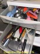 ASST CUPS/GLASSWARE/PLATES/BOWLS/KNIVES/VASES/