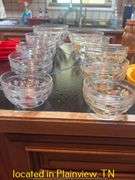 SETS OF GLASS CONTAINERS AND PLASTIC LIDS