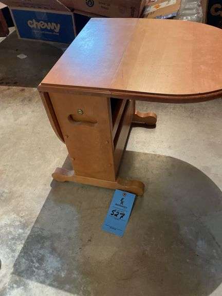 COLLAPSIBLE SIDE TABLE