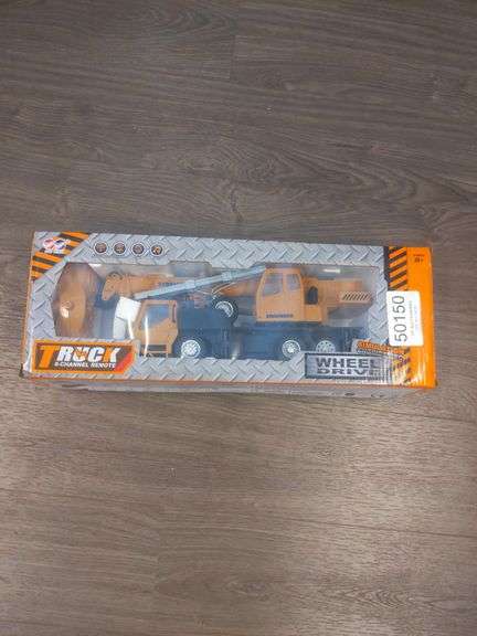 UNUSED REMOTE CONTROLLED CRANE