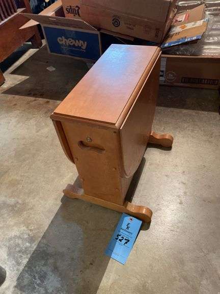 COLLAPSIBLE SIDE TABLE