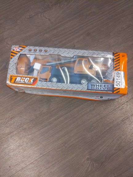 UNUSED REMOTE CONTROLLED CRANE