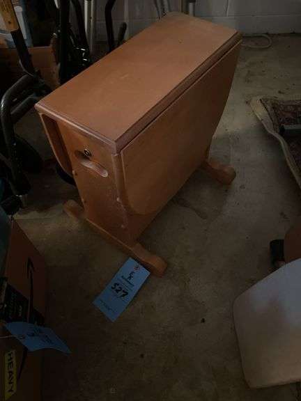 COLLAPSIBLE SIDE TABLE