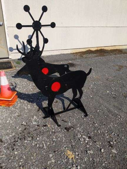 UNUSED FREE STANDING DEER TARGET
