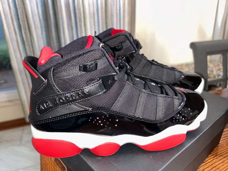 BRAND NEW JORDAN 6 BASKETBALL SHOES IN MENS SIZE 9