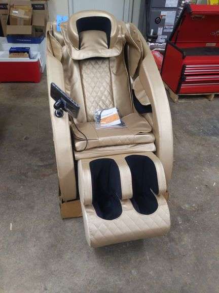UNUSED MASSAGE CHAIR
