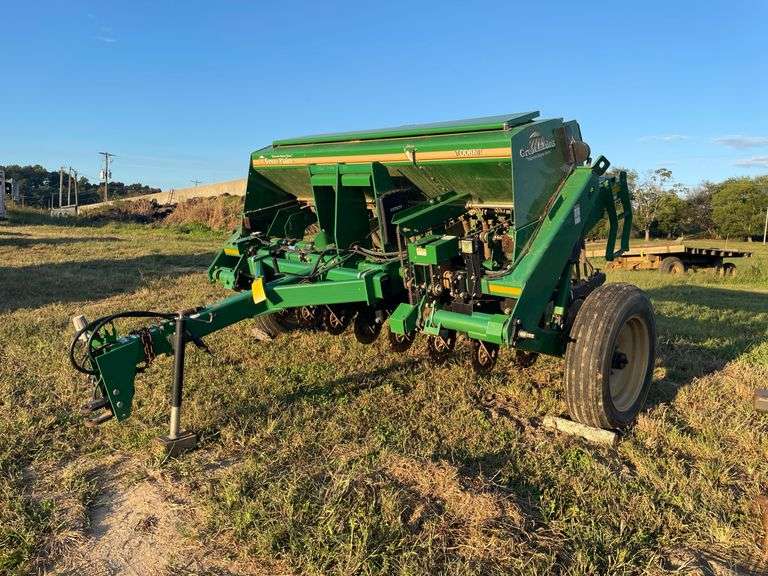 10' 6" GREAT PLAINS 1006NT NO TILL DRILL