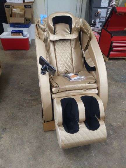 UNUSED MASSAGE CHAIR