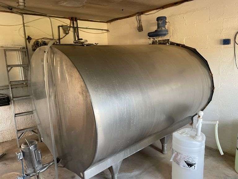MUELLER 2000 GALLON MILK TANK