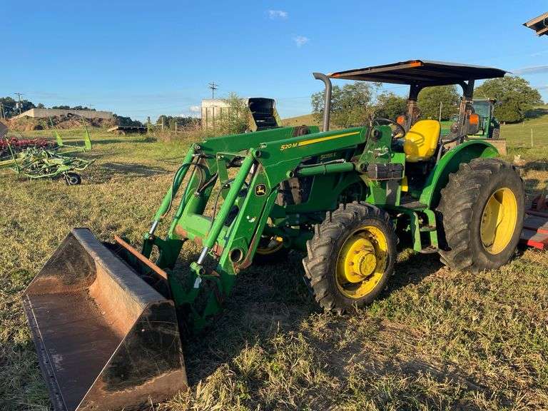 2018 JOHN DEERE 5055E W/ JOHN DEERE 520M LOADER