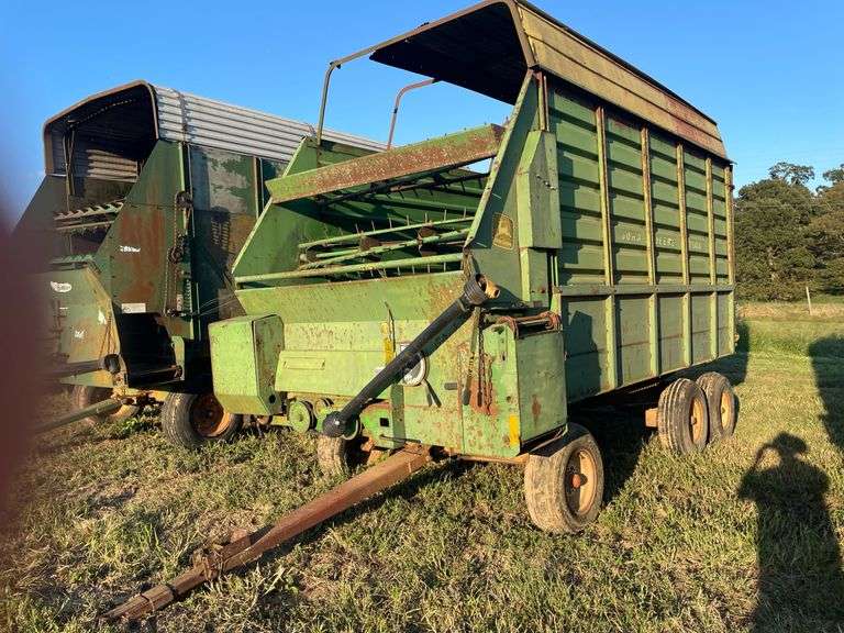 JOHN DEERE 714A SILAGE WAGON W/ KOREY TANDEM RUNNING GEARS
