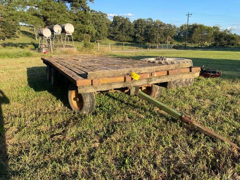 18FT JOHN DEERE TANDEM AXLE WAGON