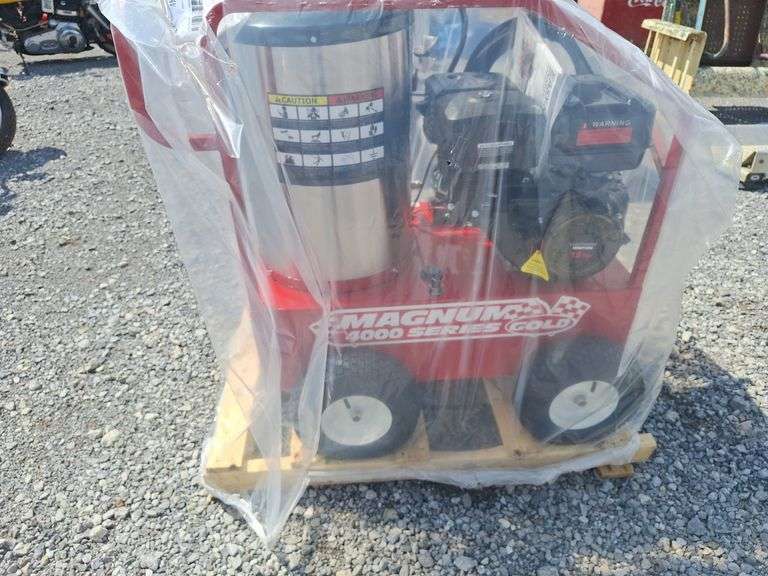 UNUSED MAGNUM 4000 GOLD HOT WATER PRESSURE WASHER