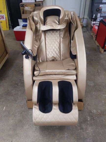 UNUSED MASSAGE CHAIR