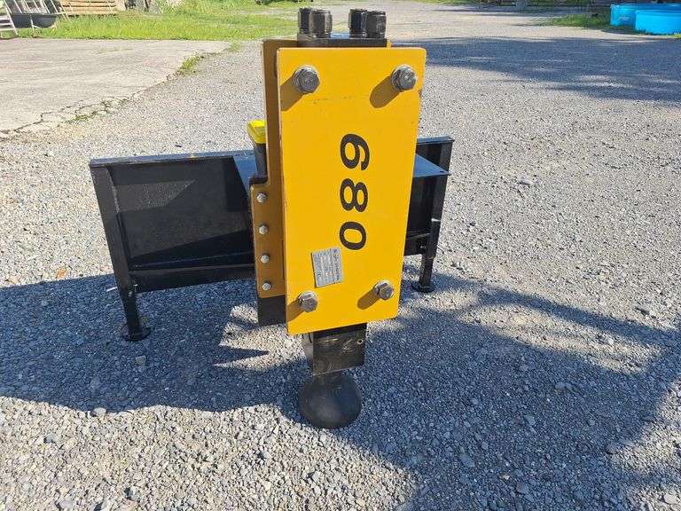 UNUSED QUICK ATTACH POST DRIVER