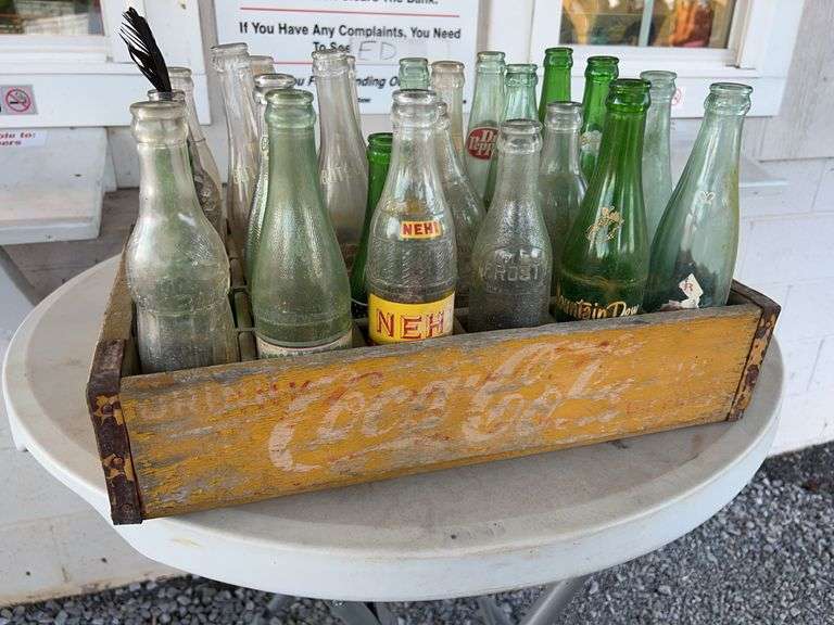 PEPSI WOOD CRATE OF CLASSIC GLASS SODA BOTTLES