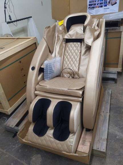 UNUSED MASSAGE CHAIR (Damaged)
