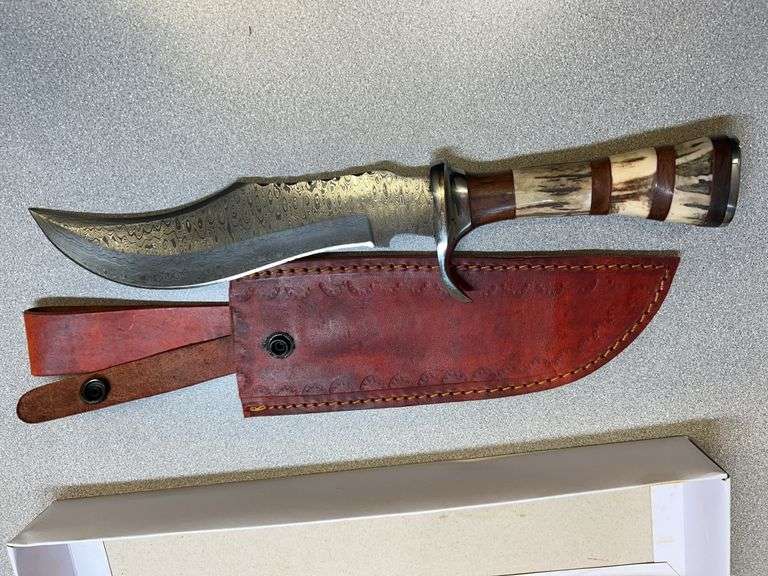 CUSTOM DAMASCUS STEEL FIXED BLADE KNIFE WITH GREEN/BLUE/RED STRIPED HANDLE