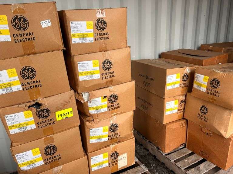 PALLET OF (20) GE DECASHIELD III LUMINAIRE STREET LIGHT FIXTURE