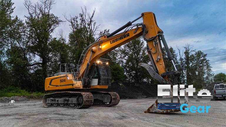 2015 Liebherr R924 Excavator
