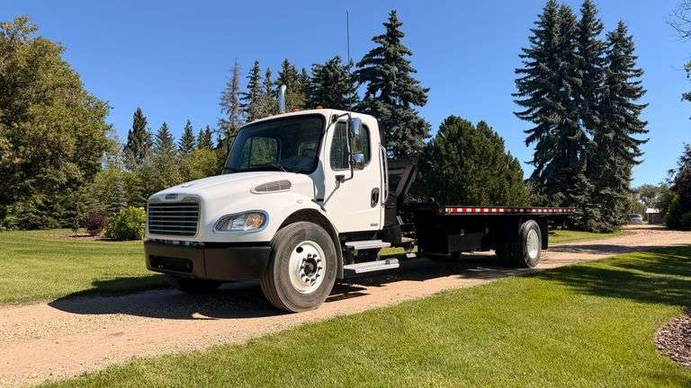 2007 Freightliner M2 s/a Roll Back Tow Truck