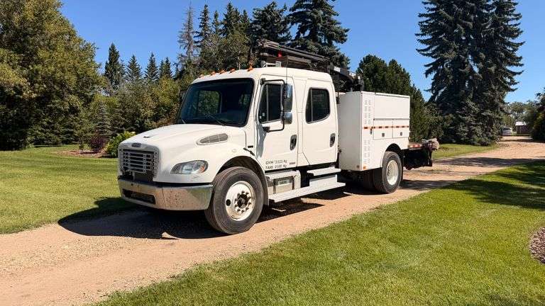 2005 Freightliner M2 s/a Crew Cab Service Truck w/ Hiab Picker