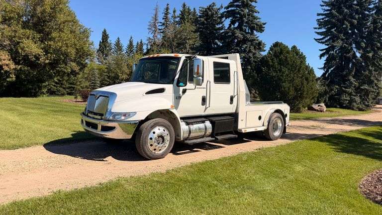 2006 International 4300 s/a Crew Cab Sport Chassis