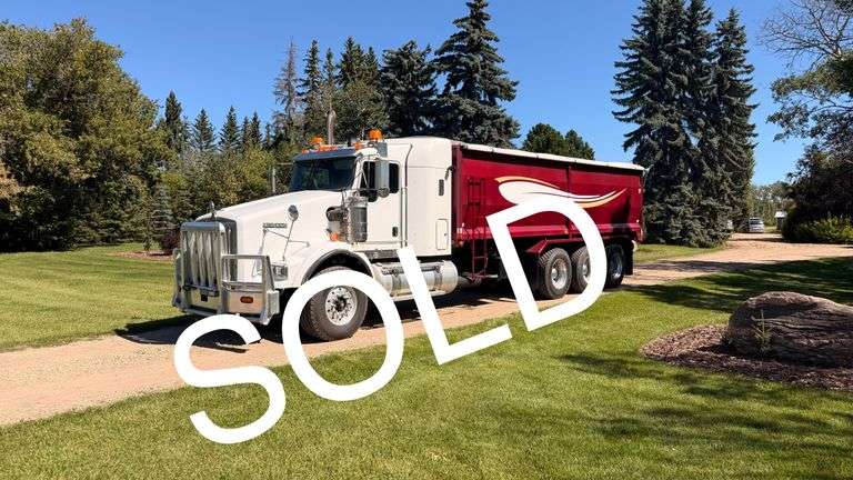 2013 Kenworth T800 Tri/a Grain Truck