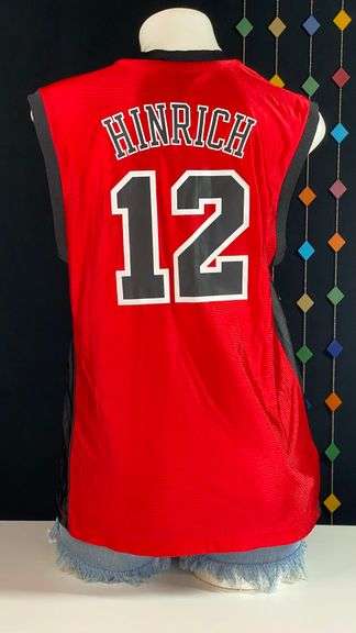 Red Chicago Bull's jersey: Hinrich #12