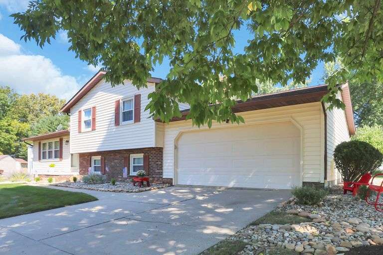 895 Lancaster Dr. Medina, OH