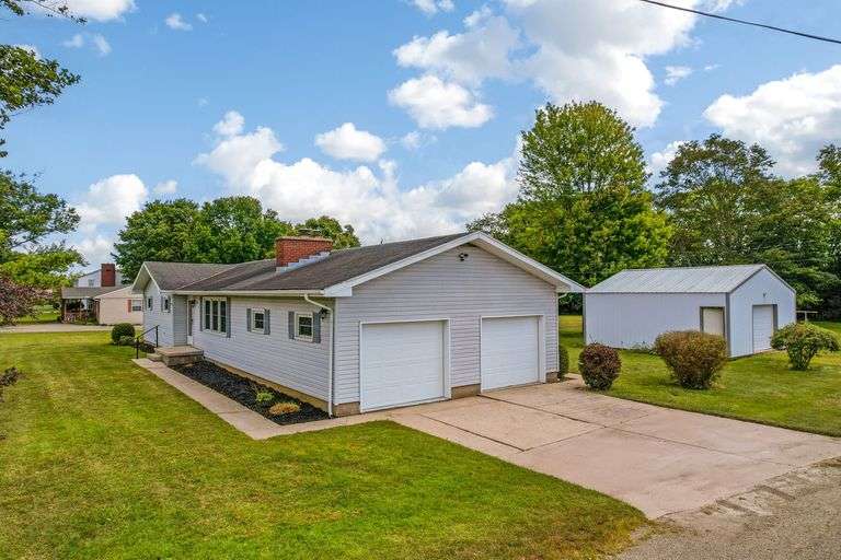 198 Stinson Dr. Clarksburg, OH 43115