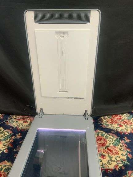 HP Scanjet 4850 Photo Scanner Complete With Power Supply And Cables